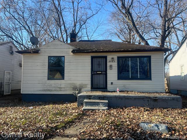 front view picture of 19763 Gilchrist Street, Detroit, MI. 48235