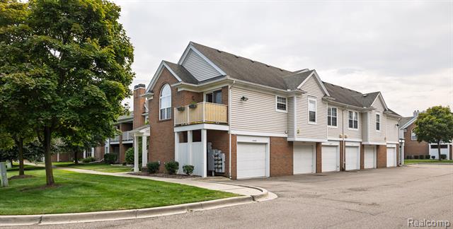 front view picture of 46257 Cavalier Dr, Macomb, MI. 48044