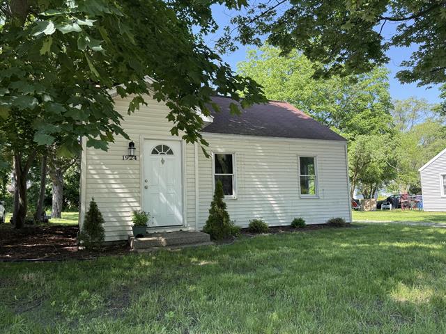 front view picture of 1924 W Sherman Boulevard, Muskegon, MI. 49441
