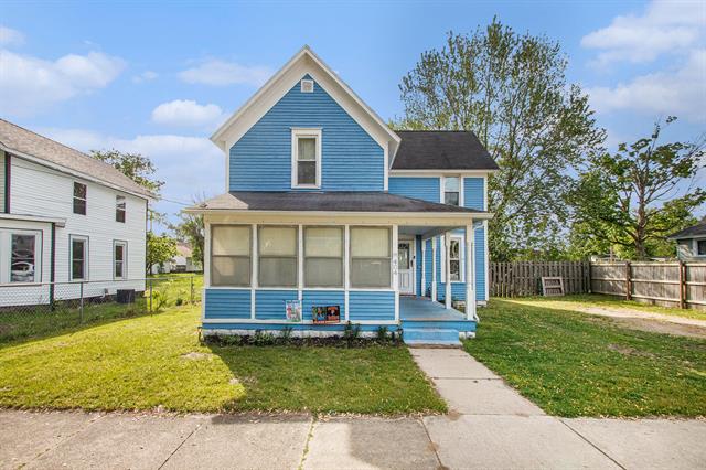 front view picture of 404 Oak Street, Dowagiac, MI. 49047