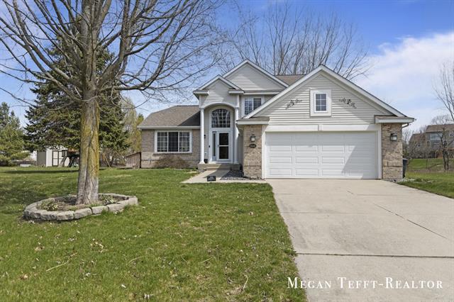 front view picture of 6641 Laguna Vistane  Drive, Rockford, MI. 49341