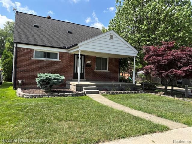 front view picture of 1618 E Lincoln Ave, Royal Oak, MI. 48067