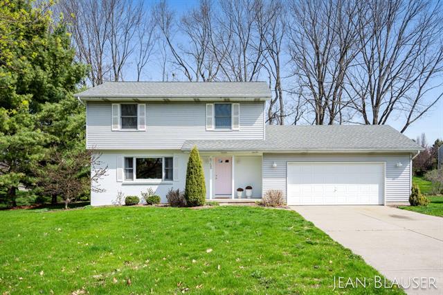 front view picture of 6753 Gran Viane  Drive, Rockford, MI. 49341