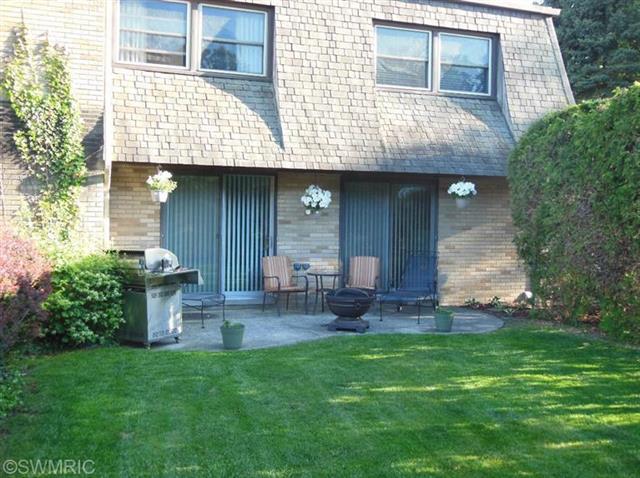 front view picture of 2727 S Lakeshore Drive, Saint Joseph, MI. 49085
