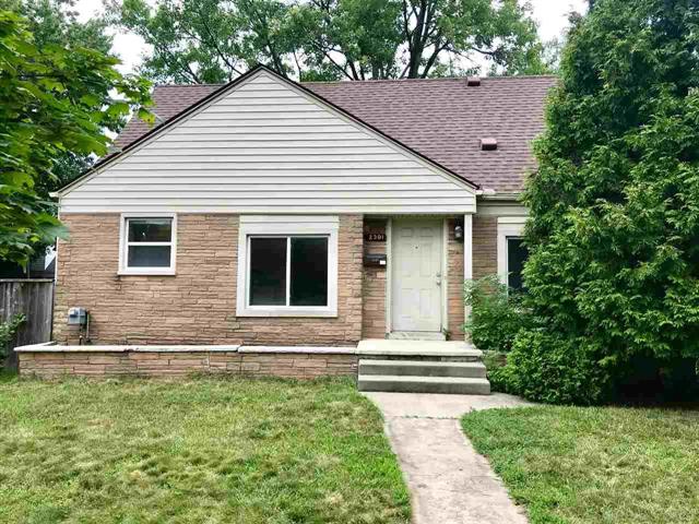 front view picture of 2301 Harwood Ave, Royal Oak, MI. 48067