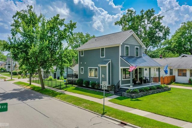 front view picture of 1126 E Lincoln Ave, Royal Oak, MI. 48067