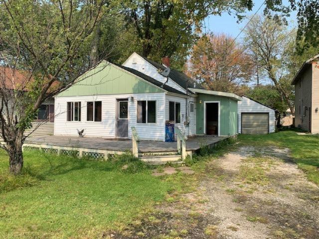 front view picture of 104 Lakeshore Boulevard, Muskegon, MI. 49444