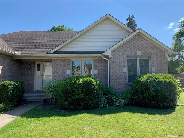 front view picture of 12 Mill Creek Avenue, Lapeer, MI. 48446