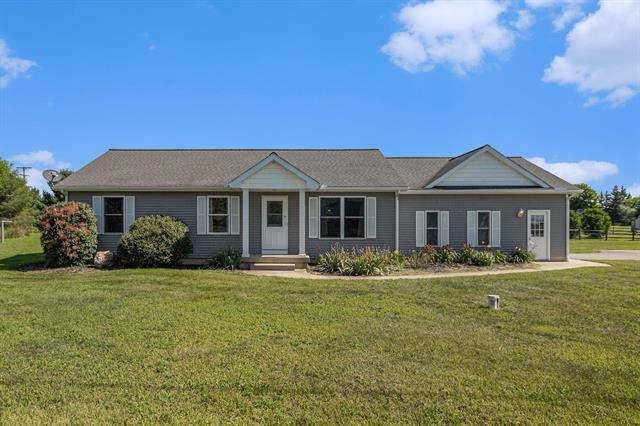 front view picture of 14528 Grass Lake Rd, Grass Lake, MI. 49240