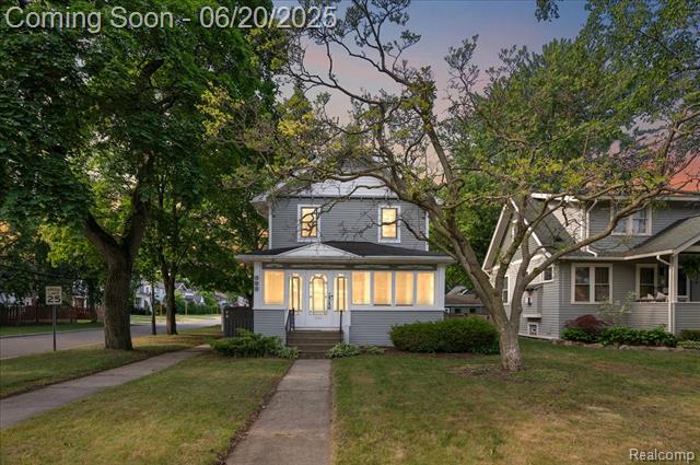 front view picture of 820 E Lincoln Ave, Royal Oak, MI. 48067