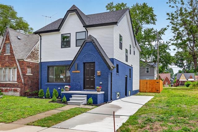 front view picture of 16684 Woodingham Drive, Detroit, MI. 48221