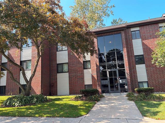 front view picture of 3396 Devonwoodne  Hills, Grand Rapids, MI. 49525
