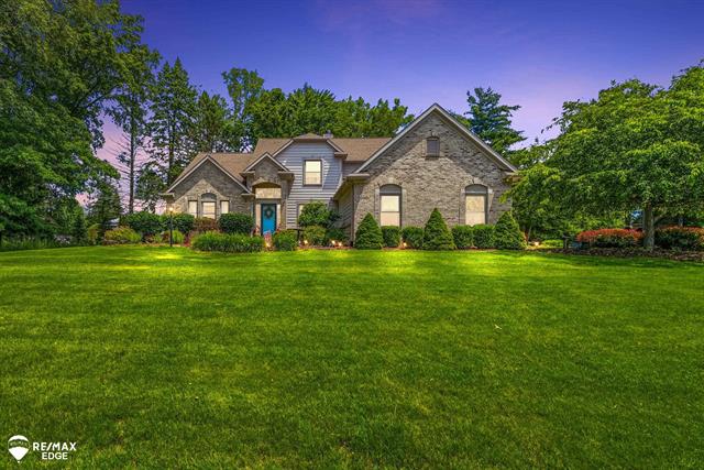 front view picture of 3311 Peregrine Way, Howell, MI. 48843
