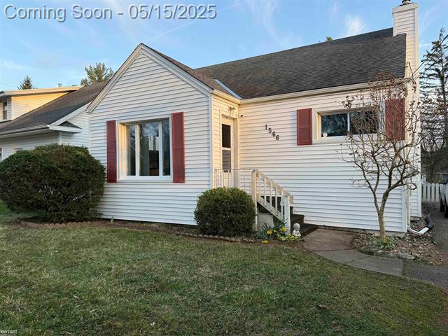 front view picture of 1566 Snyder Road, East Lansing, MI. 48823