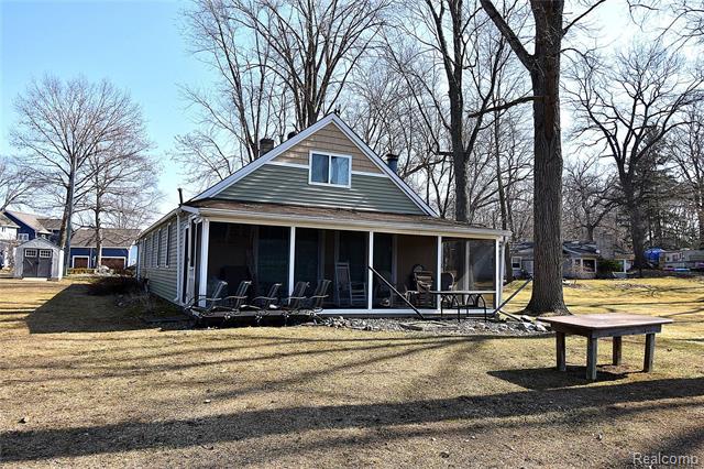 front view picture of 5150 Redding Drive, Pinckney, MI. 48169