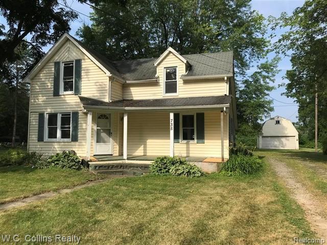front view picture of 735 N Main Street, Almont, MI. 48003