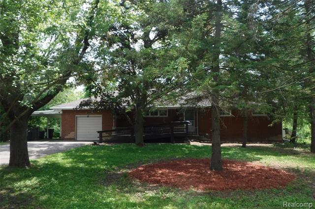 front view picture of 25135 Coral Gables St, Southfield, MI. 48033