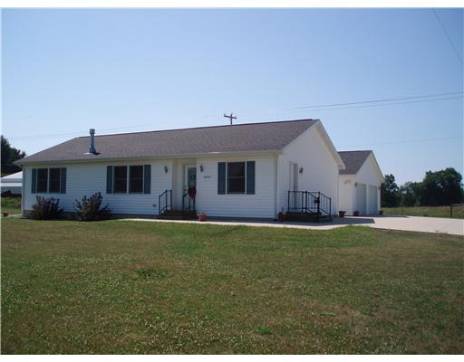 front view picture of 6862 Mills, Eaton Rapids, MI. 48827