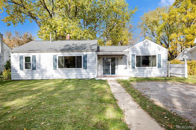 front view picture of 205 Grove Street, Otisville, MI. 48463