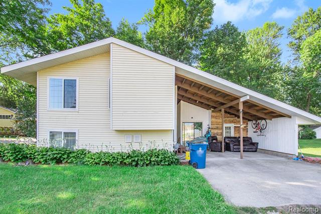 front view picture of 1227 Kingston Avenue, Flint, MI. 48507