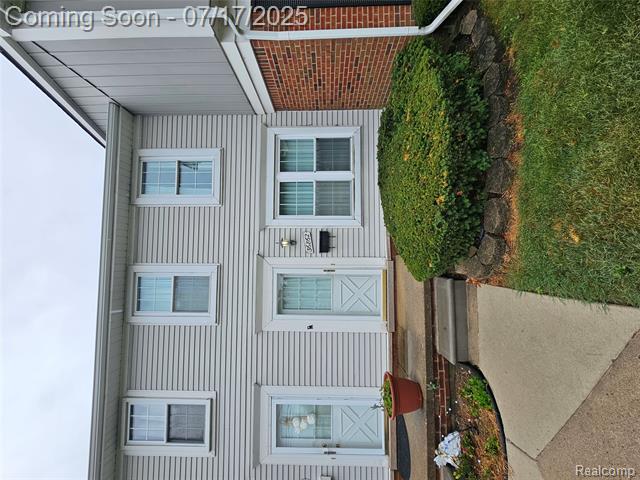 front view picture of 36862 Park Place, Sterling Heights, MI. 48310