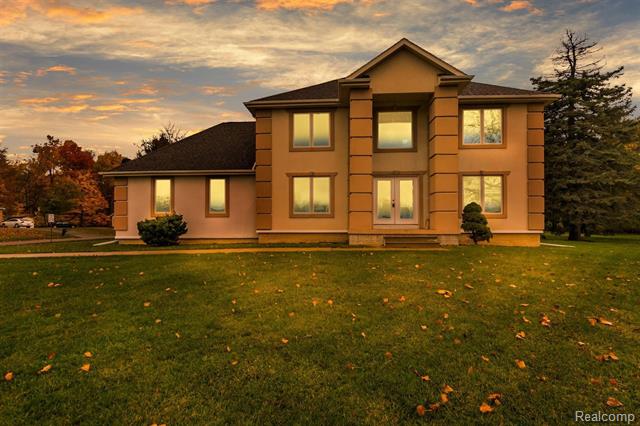 front view picture of 5012 Forest Side Drive, Flint, MI. 48532