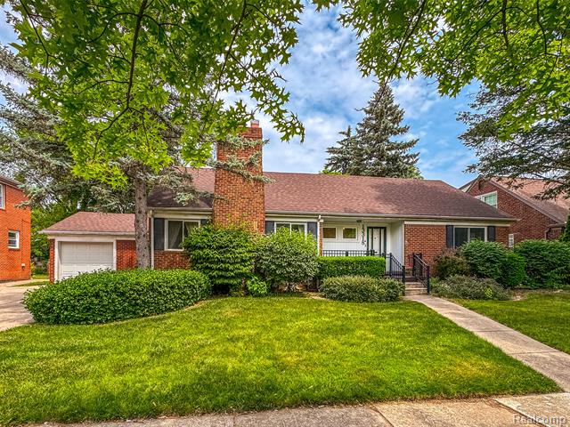 front view picture of 13318 Nadine Ave, Huntington Woods, MI. 48070