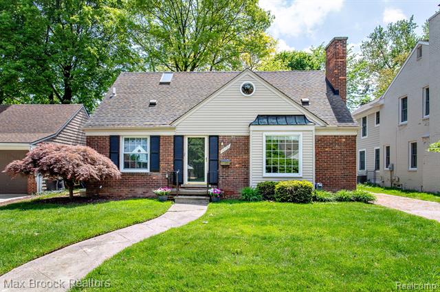 front view picture of 10735 Nadine Ave, Huntington Woods, MI. 48070