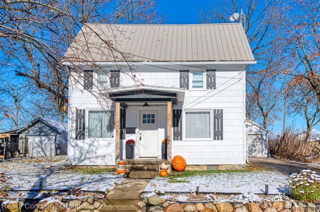 front view picture of 104 W John Street, Durand, MI. 48429