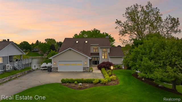 front view picture of 3882 Lake Lapeer Drive, Metamora, MI. 48455