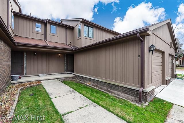 front view picture of 8212 Clay Court, Sterling Heights, MI. 48313