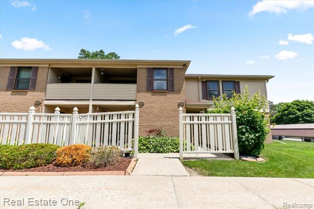 front view picture of 19550 Northridge Drive, Northville, MI. 48167