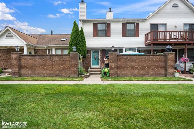 front view picture of 34697 E Wilma Ct, New Baltimore, MI. 48047