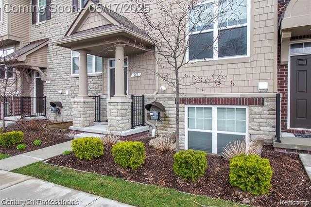 front view picture of 951 Barclay Circle, Rochester, MI. 48307