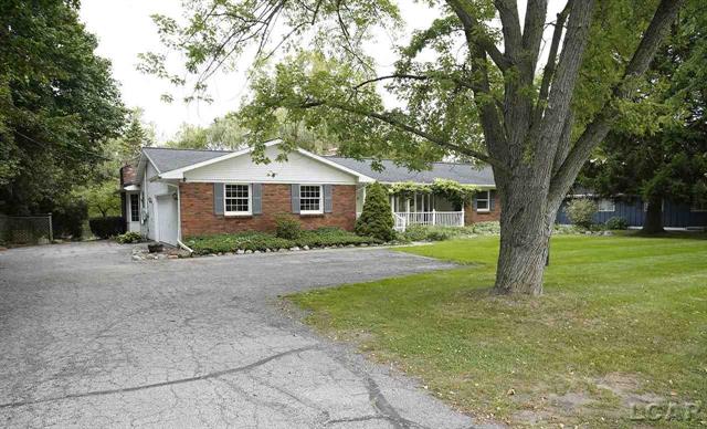 front view picture of 2722 N Adrian Hwy, Adrian, MI. 49221