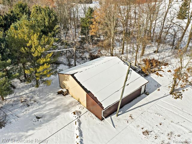 front view picture of 2185 Armond Rd, Howell, MI. 48855