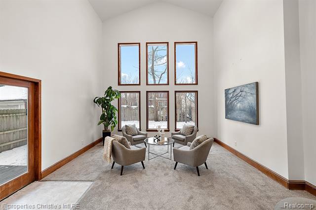 front view picture of 18645 Roselawn Street, Detroit, MI. 48221