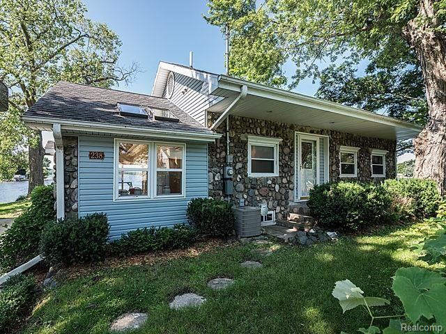 front view picture of 238 Cooks Landing, Michigan Center, MI. 49254