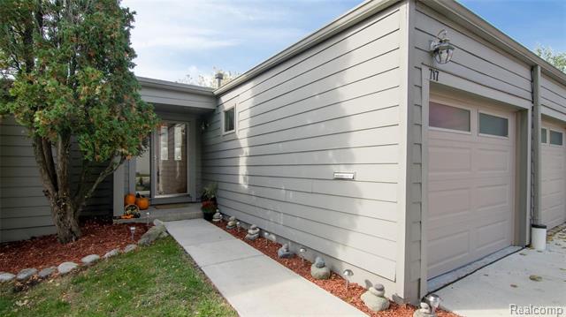 front view picture of 717 Skynob Drive, Ann Arbor, MI. 48105
