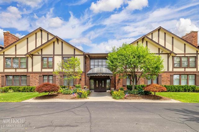 front view picture of 1750 Vernier, Grosse Pointe, MI. 48236