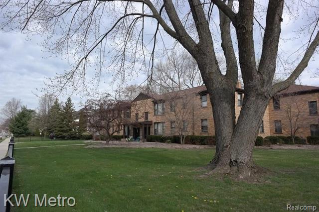 front view picture of 617 E Lincoln Ave E Lincoln, Royal Oak, MI. 48067