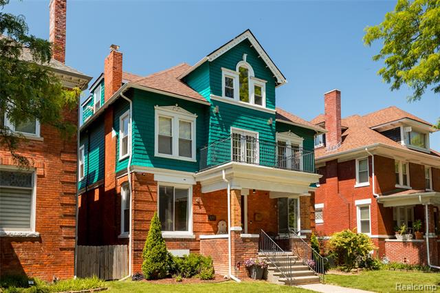 front view picture of 227 Melbourne Street, Detroit, MI. 48202