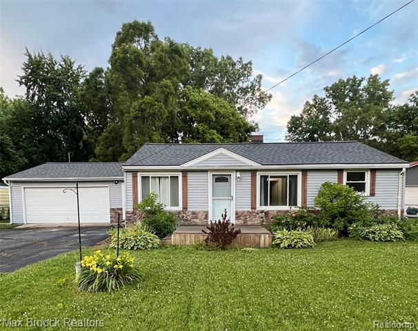 front view picture of 6479 Webbs  Drive, Flint, MI. 48506