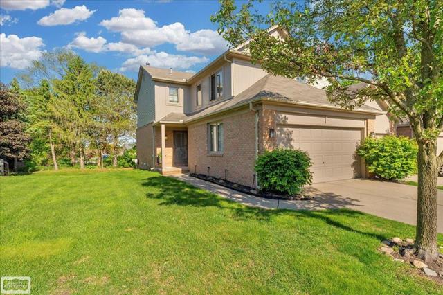 front view picture of 4916 Royal Cove Drive, Shelby Township, MI. 48316