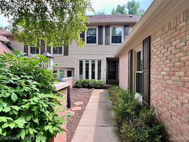 front view picture of 4614 Golf View Drive, Brighton, MI. 48116