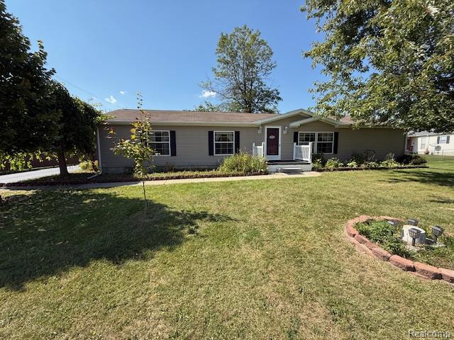 front view picture of 2828 Lorraine Street, Marlette, MI. 48453