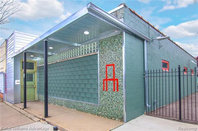 front view picture of 3020 E Grand Boulevard, Detroit, MI. 48202