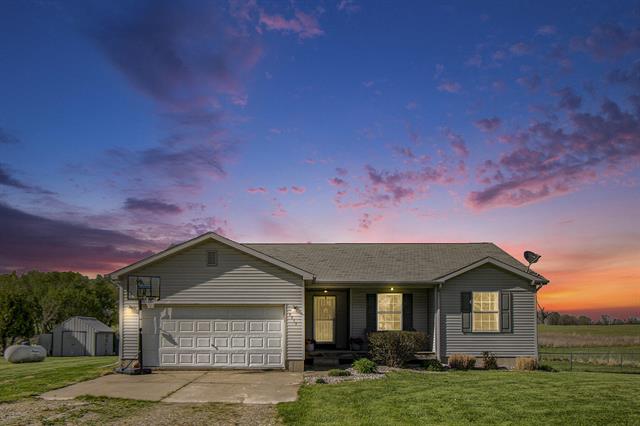 front view picture of 6253 Mills Highway, Eaton Rapids, MI. 48827