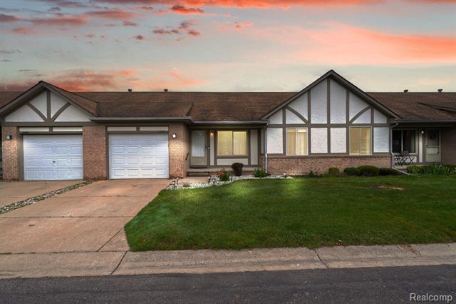 front view picture of 15879 Magnolias  Drive, Clinton Township, MI. 48038