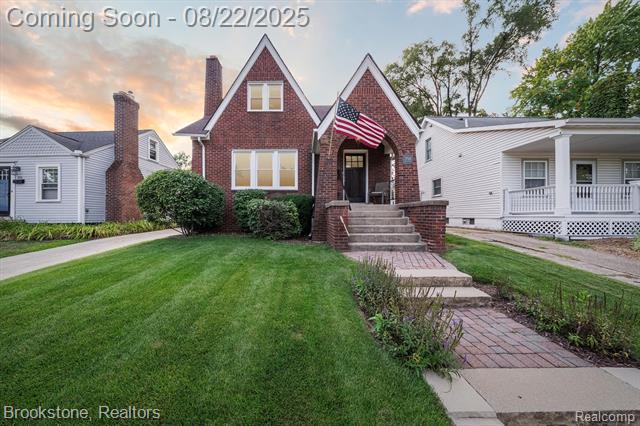 front view picture of 718 Irving Ave, Royal Oak, MI. 48067